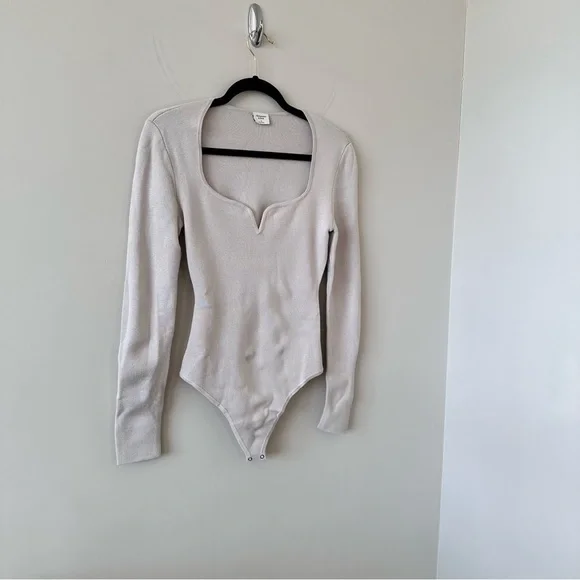 Ambercombie & Fitch- Cream Knit Sweetheart Neckline Long Sleeve Bodysuit - Picture 4 of 9